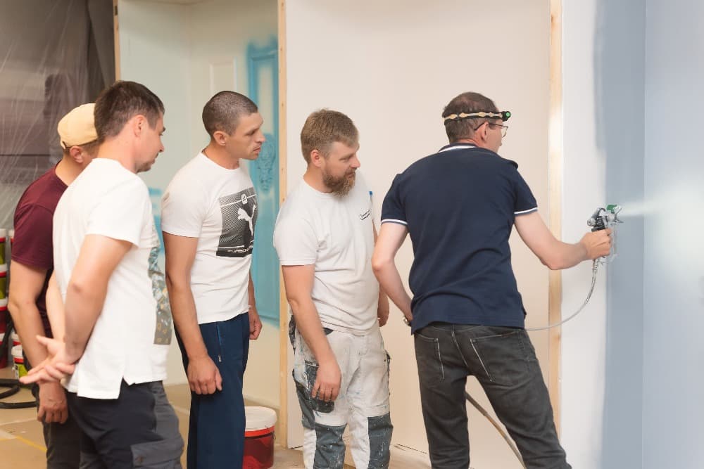Мастер-класс по подготовке стен и безвоздушной окраске — фотоотчет