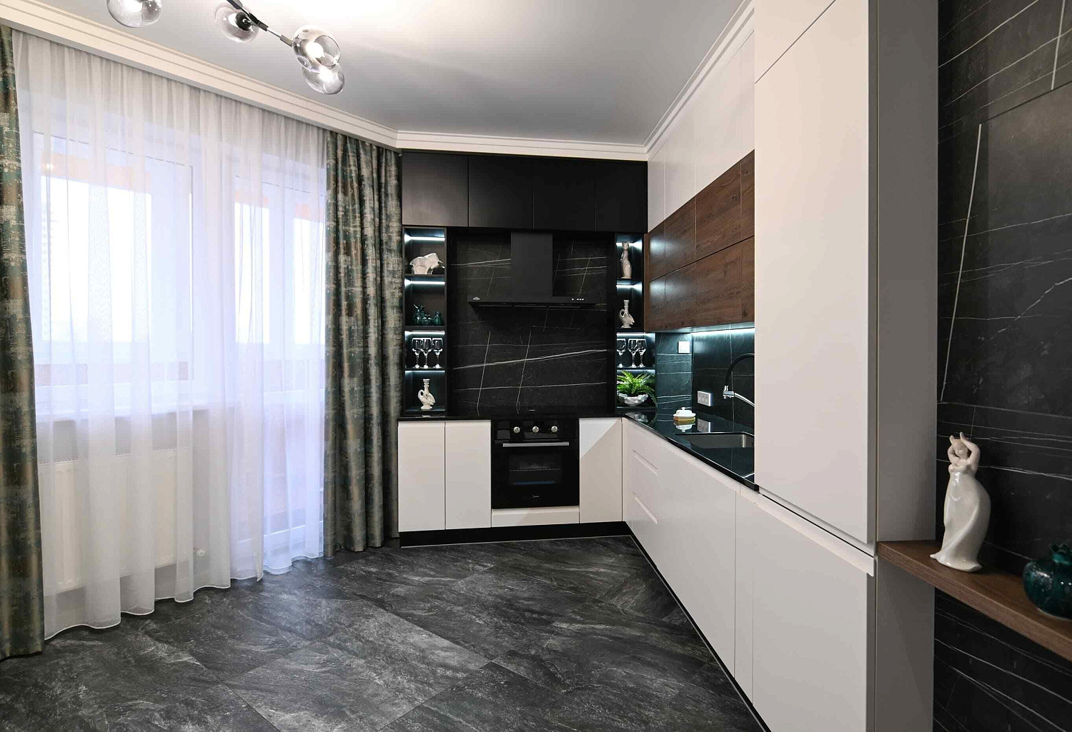 Интерьер квартиры в Краснодаре, оформлен декором из нашего ассортимента. Дизайнер Юлия Рысь.
